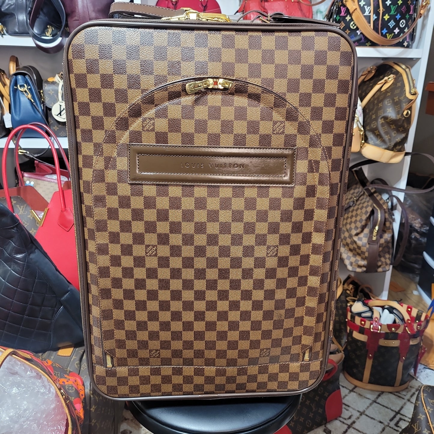 Preowned Louis Vuitton Pegase 55 Damier travel bag