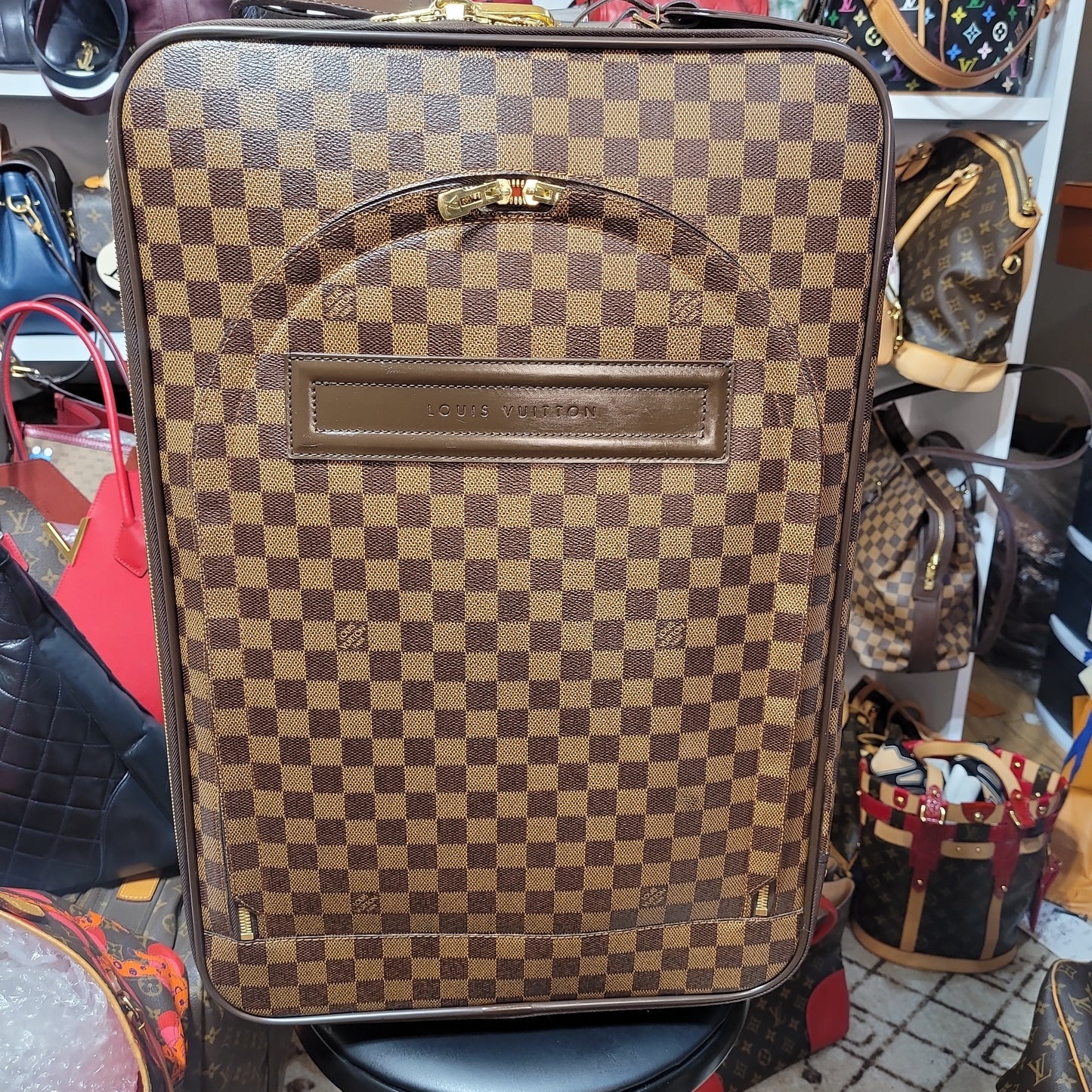 Preowned Louis Vuitton Pegase 55 Damier travel bag