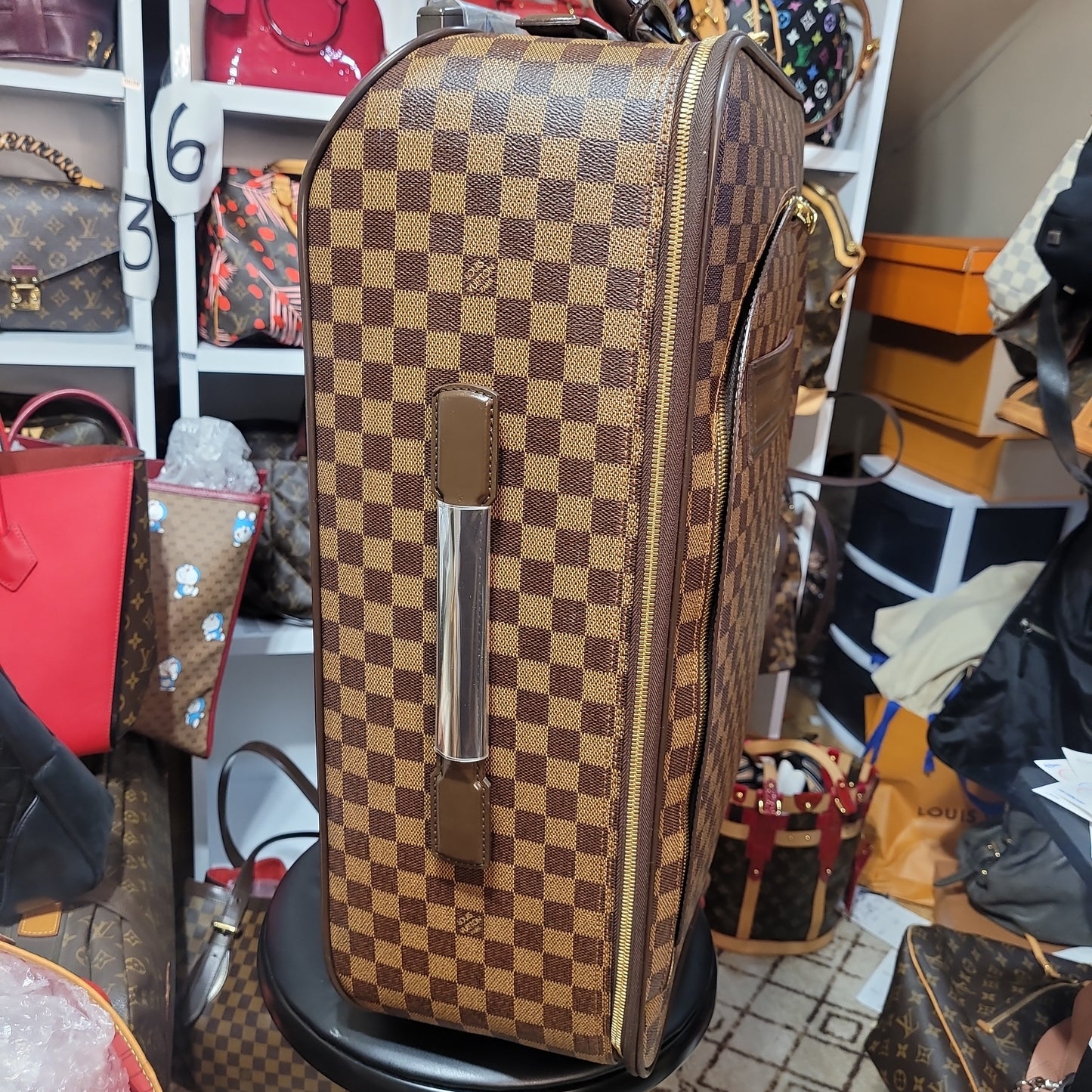 Preowned Louis Vuitton Pegase 55 Damier travel bag