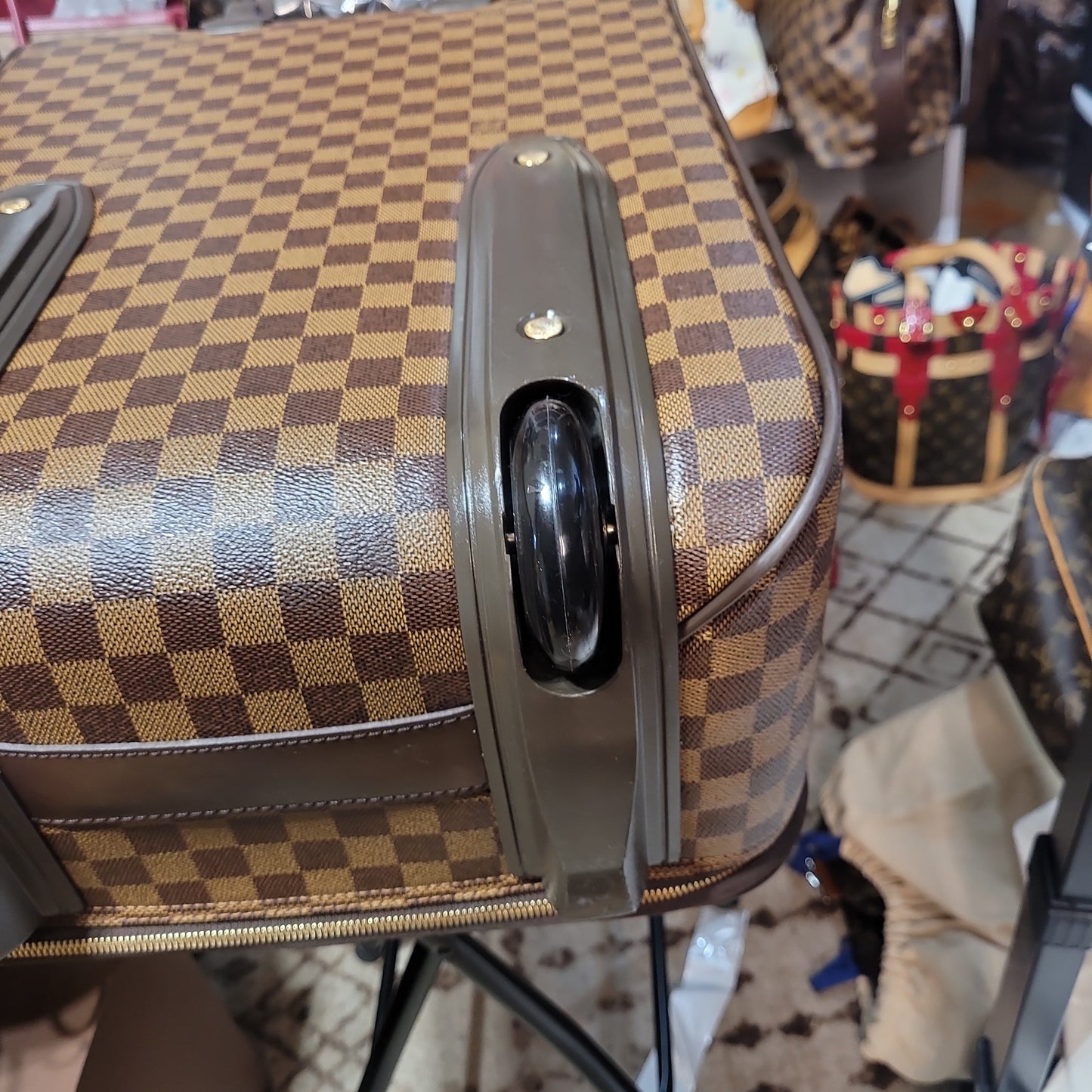 Preowned Louis Vuitton Pegase 55 Damier travel bag