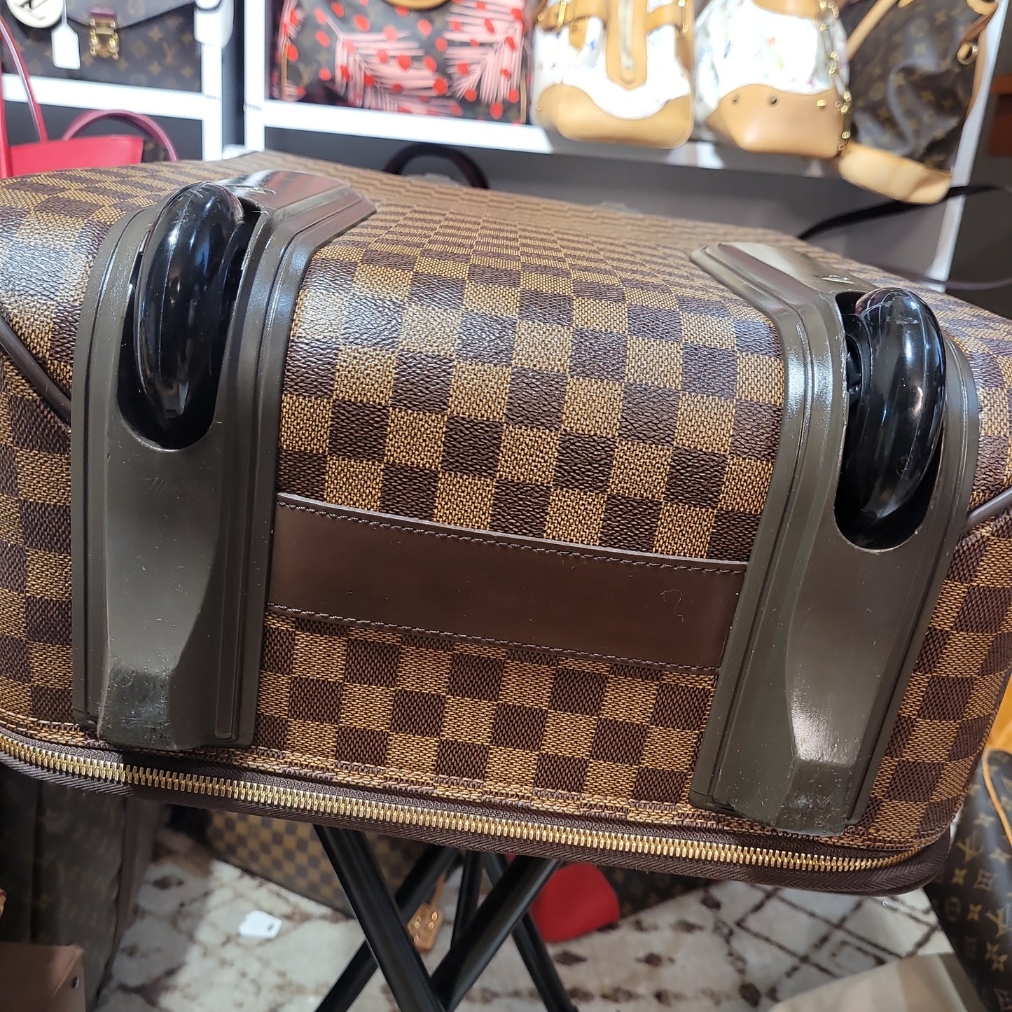 Preowned Louis Vuitton Pegase 55 Damier travel bag