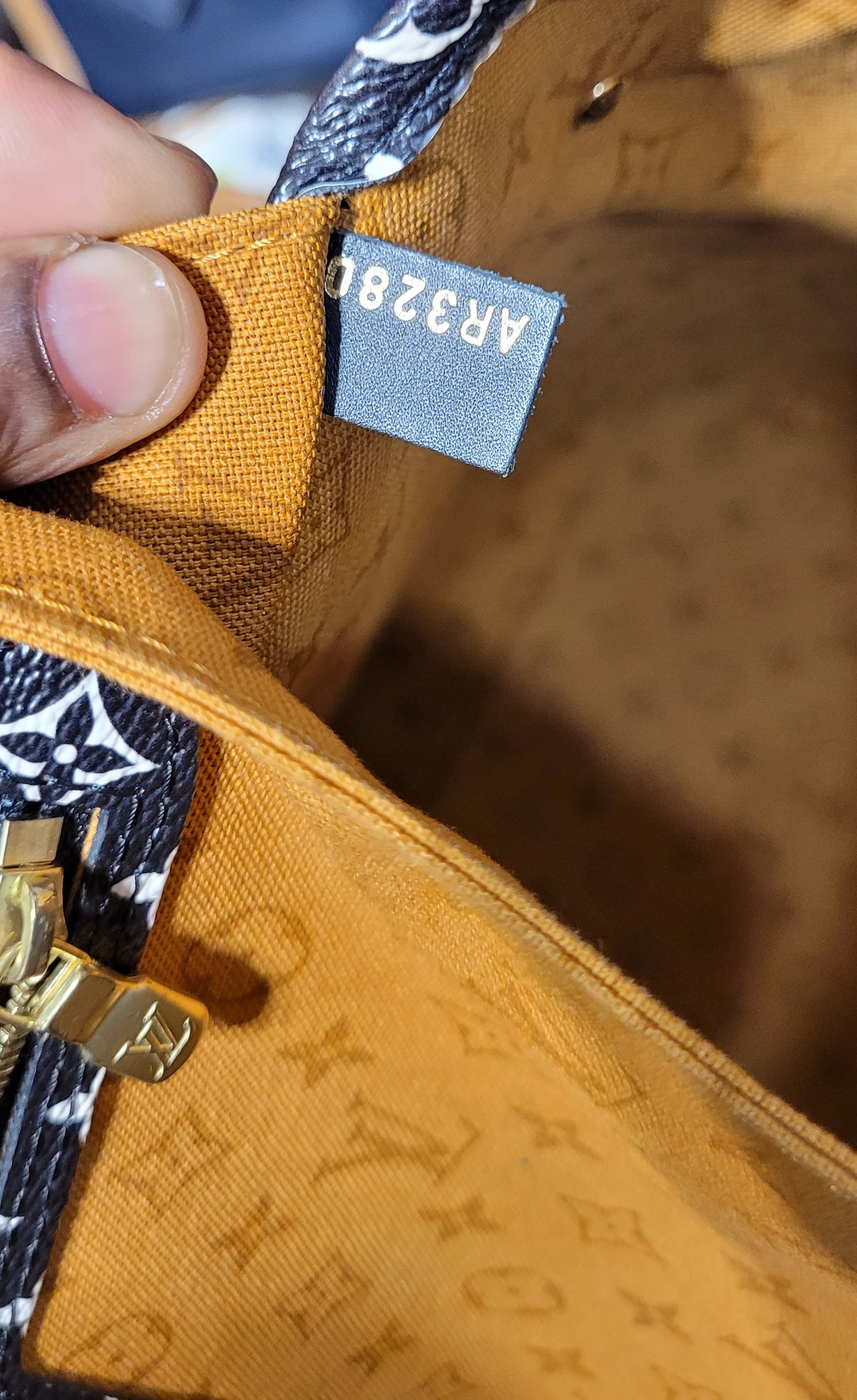 Preowned Louis Vuitton Giant Rose Neverfull MM