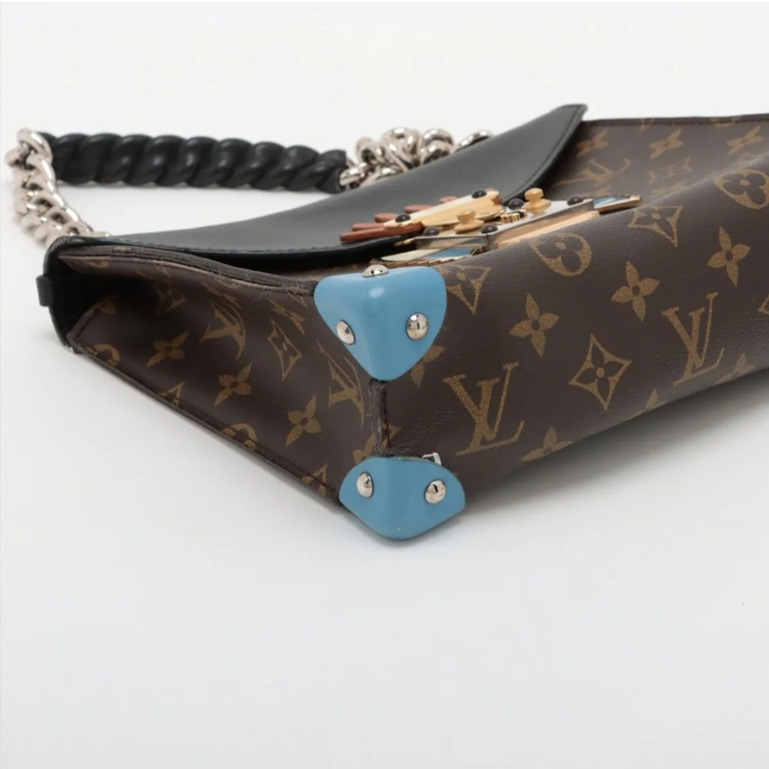 Preowned Louis Vuitton Monogram Pochette Mask GM