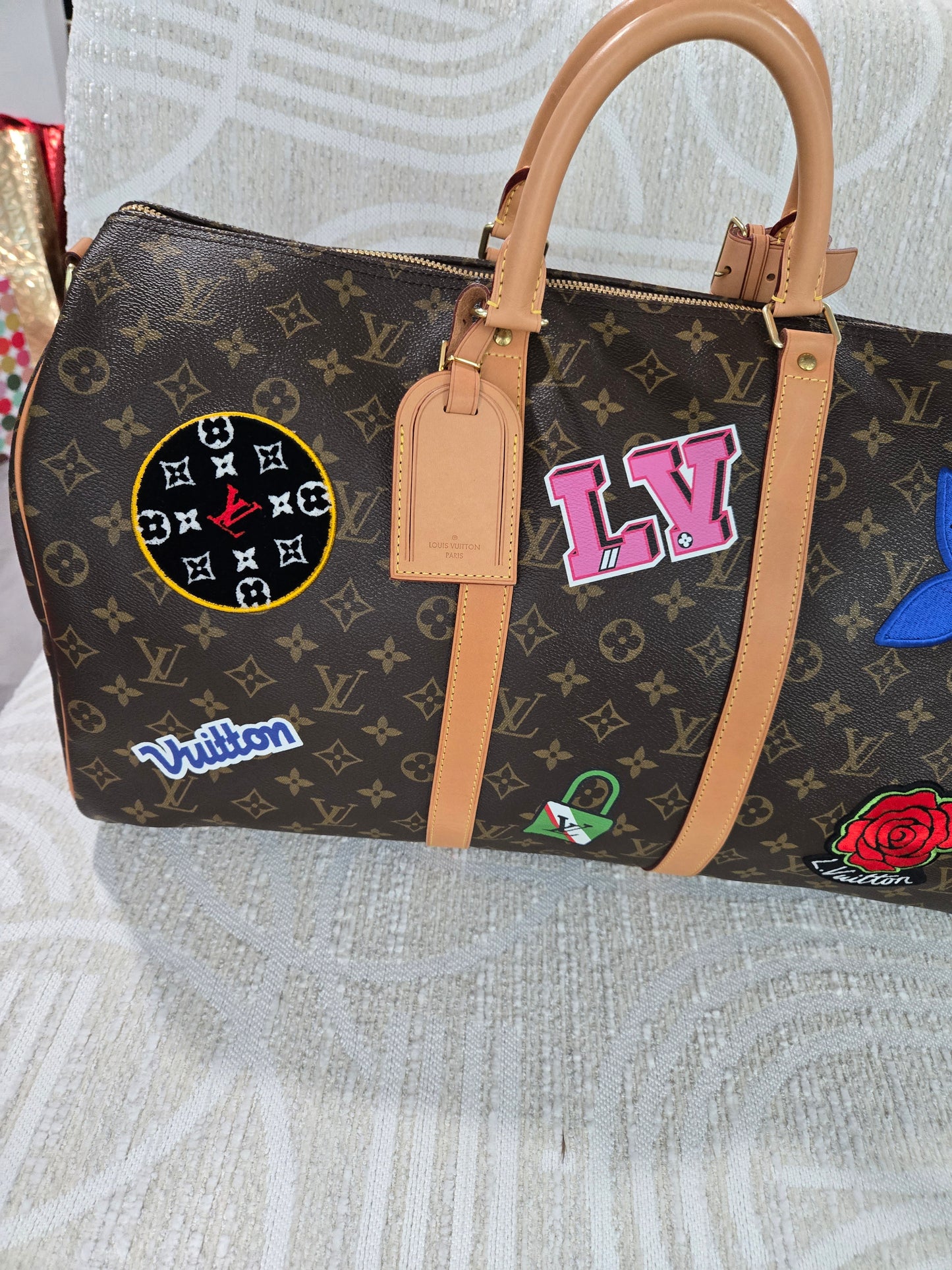 Pre-owned Louis Vuitton patches keepall 50 Bandouliere and bag charm