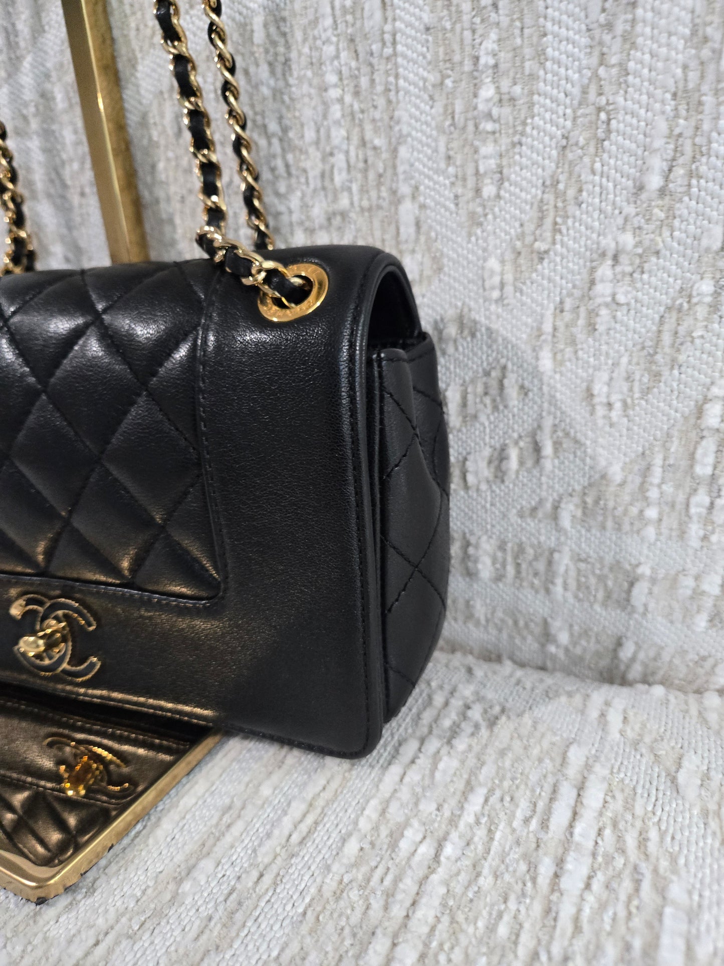 Pre-owned Chanel Mademoiselle Chain crossbody bag